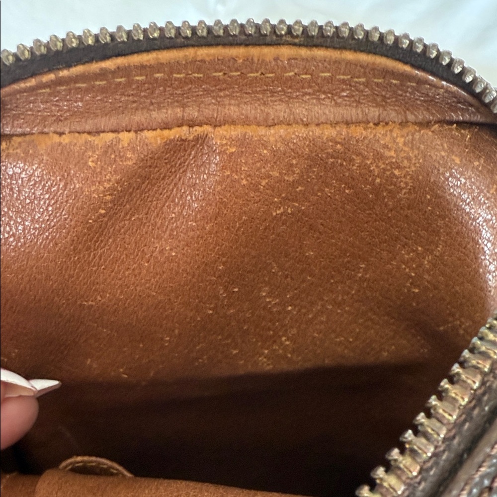 Louis Vuitton Monogram Amazone Messenger Bag - Picture 4 of 13